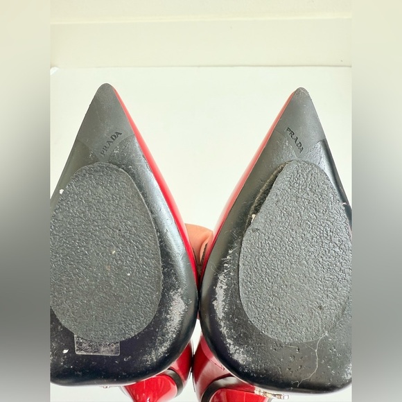 Prada Red Patent Leather Heart Appliquè Pointed Toe Heart Pumps EU 37.5 - Picture 10 of 11